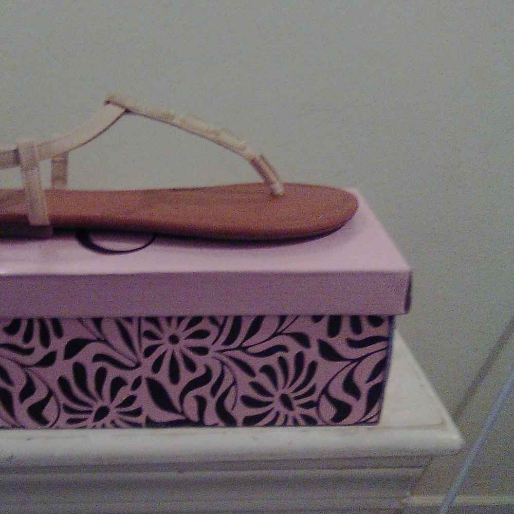 143 Girl thong sandals